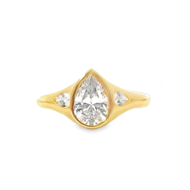 Padis Classique Three Stone Engagement Ring